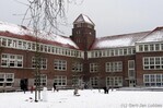 Winters schoolplein.
<br/>
Gert-Jan Lobbes, 2017